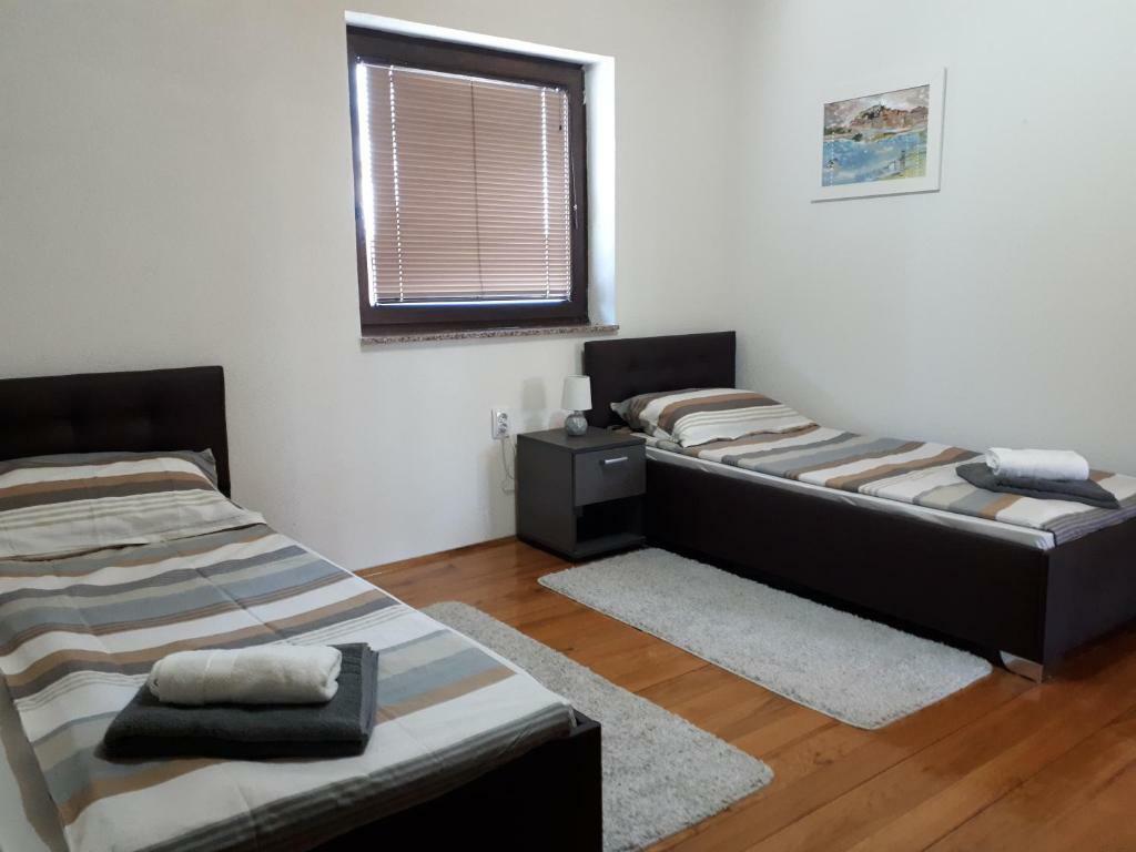Apartment Jareb Слуни Экстерьер фото