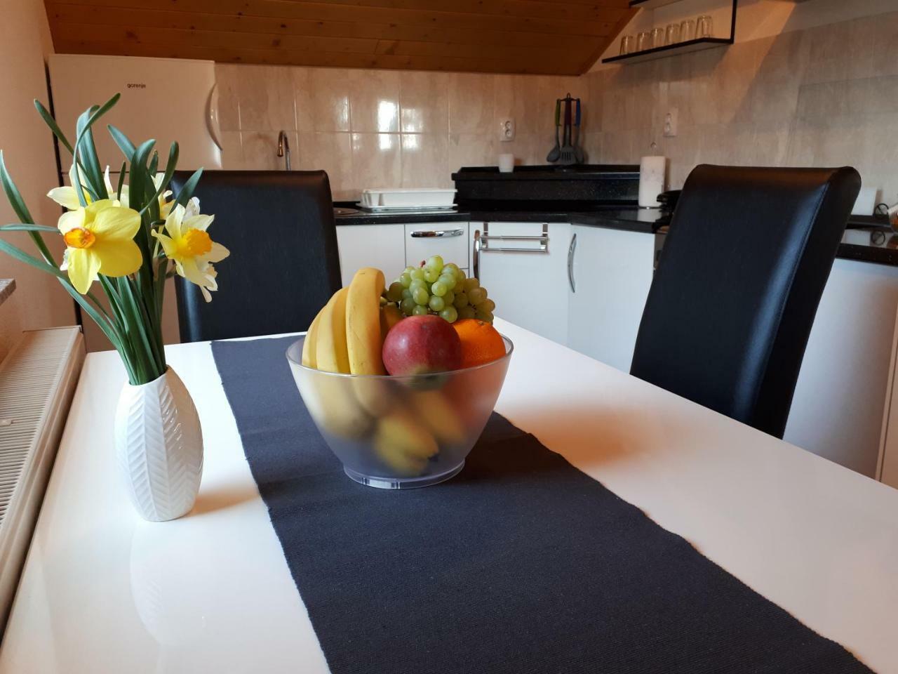 Apartment Jareb Слуни Экстерьер фото